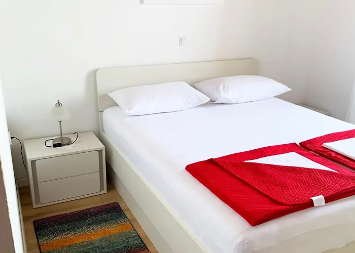 Seafront 4* 赫瓦尔