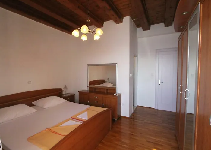 Seafront 4* 赫瓦尔